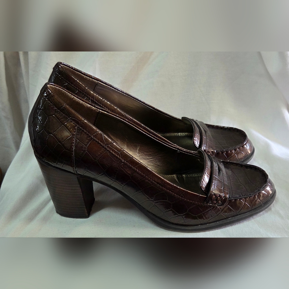 Bandolino Croc-Embossed Brown Leather Block Heel Loafers